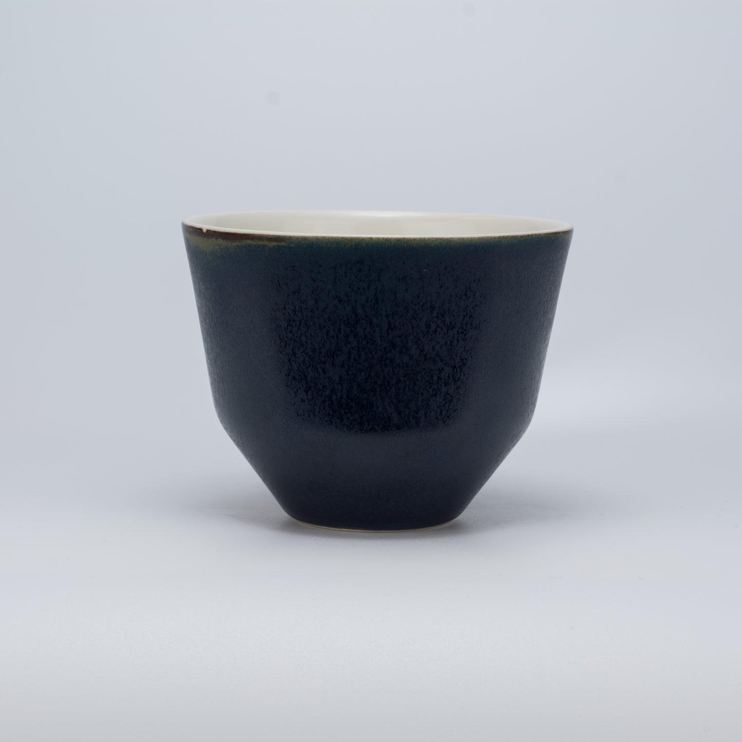 Håndlavet porcelæn kaffekop | MK Studio | Denim blå