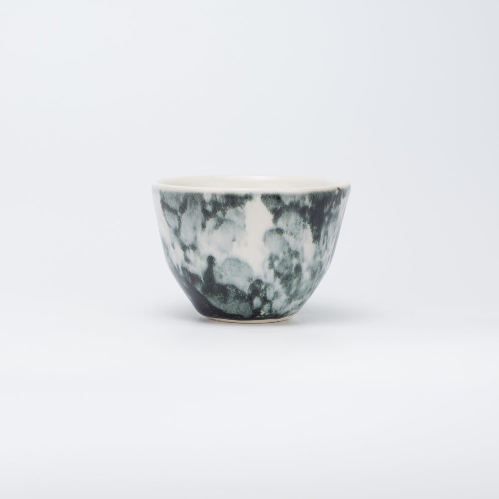 Håndlavet porcelæn kaffekop | MK Studio | Boble sort