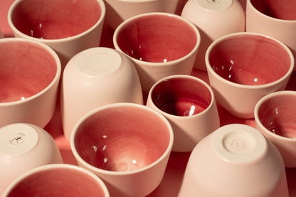 Håndlavet porcelæn kaffekop | MK Studio | Mat pink med blank pink indeni