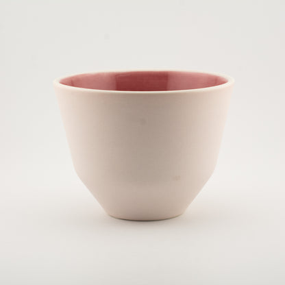 Håndlavet porcelæn kaffekop | MK Studio | Mat pink med blank pink indeni