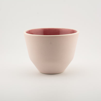 Håndlavet porcelæn kaffekop | MK Studio | Mat pink med blank pink indeni
