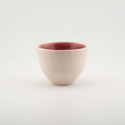 Håndlavet porcelæn kaffekop | MK Studio | Mat pink med blank pink indeni