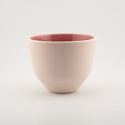 Håndlavet porcelæn kaffekop | MK Studio | Mat pink med blank pink indeni