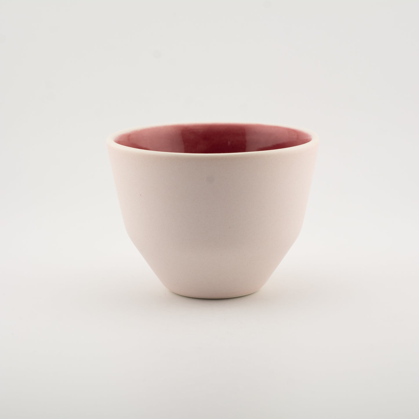 Håndlavet porcelæn kaffekop | MK Studio | Mat pink med blank pink indeni