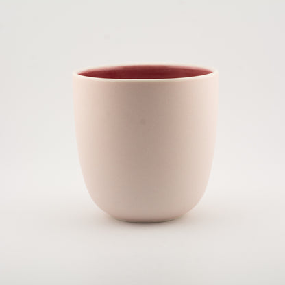 Håndlavet porcelæn kaffekop | MK Studio | Mat pink med blank pink indeni