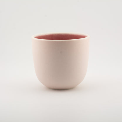 Håndlavet porcelæn kaffekop | MK Studio | Mat pink med blank pink indeni