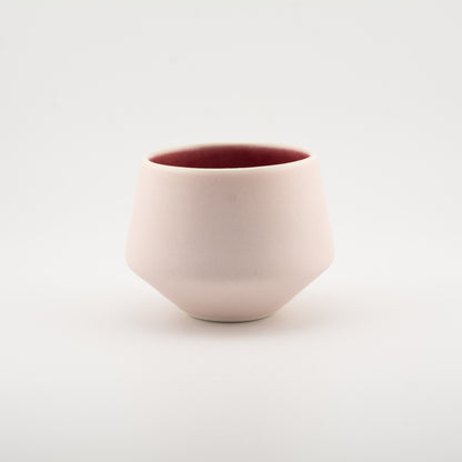 Håndlavet porcelæn kaffekop | MK Studio | Mat pink med blank pink indeni