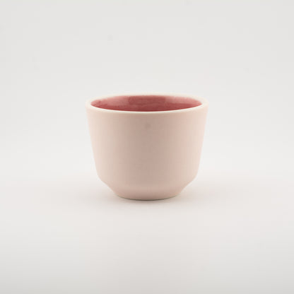 Håndlavet porcelæn kaffekop | MK Studio | Mat pink med blank pink indeni