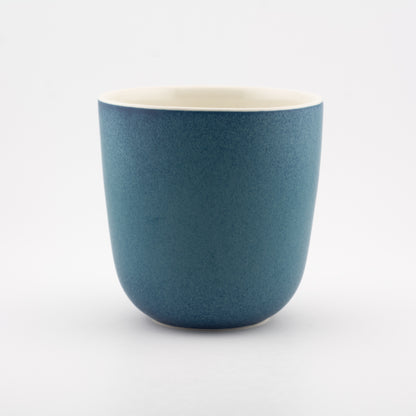 Håndlavet porcelæn kaffekop | MK Studio | Mellemrum blå
