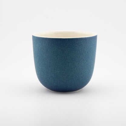 Håndlavet porcelæn kaffekop | MK Studio | Mellemrum blå