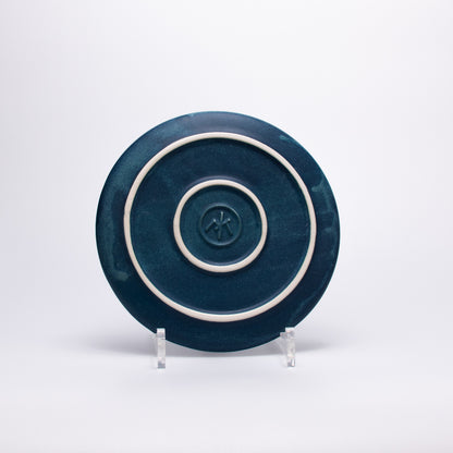 Håndlavede tallerkener og skåle i porcelæn | MK Studio | Mellemrum blå