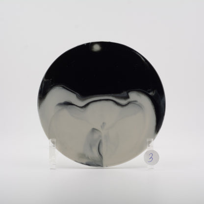 Håndlavede tallerkener og skåle i porcelæn | MK Studio | Plade F2 - underplade - vælg farve