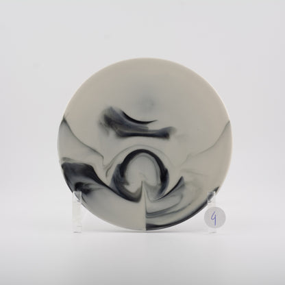 Håndlavede tallerkener og skåle i porcelæn | MK Studio | Plade F2 - underplade - vælg farve