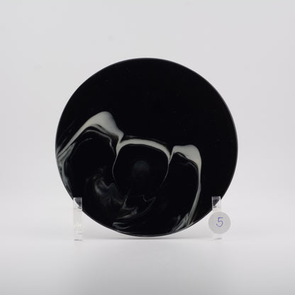 Håndlavede tallerkener og skåle i porcelæn | MK Studio | Plade F2 - underplade - vælg farve