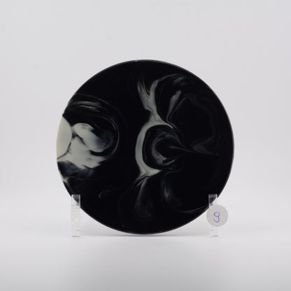 Håndlavede tallerkener og skåle i porcelæn | MK Studio | Plade F2 - underplade - vælg farve