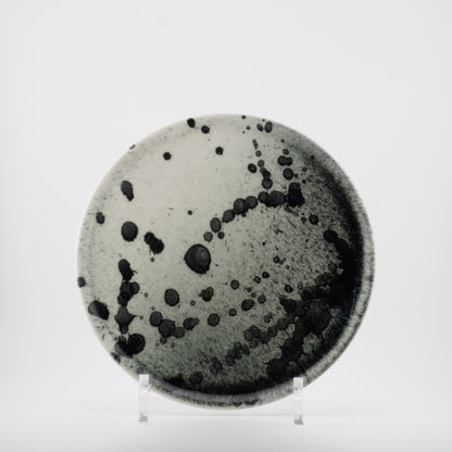 Håndlavede tallerkener og skåle i porcelæn | MK Studio | Sort stænk