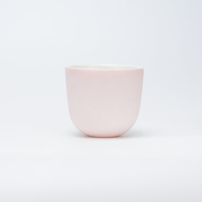 Håndlavet porcelæn kaffekop | MK Studio | Mat pink