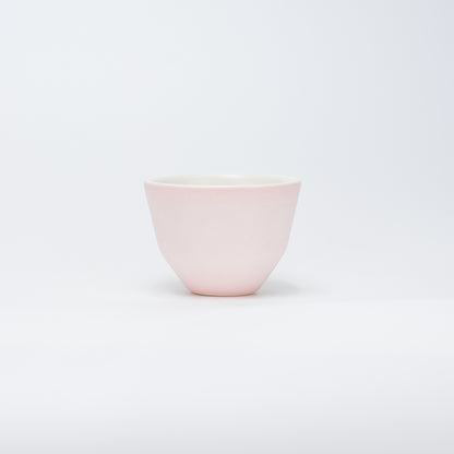 Håndlavet porcelæn kaffekop | MK Studio | Mat pink