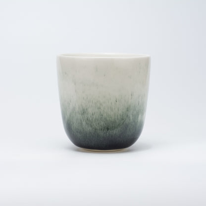 Håndlavet porcelæn kaffekop | MK Studio | Sorte pletter