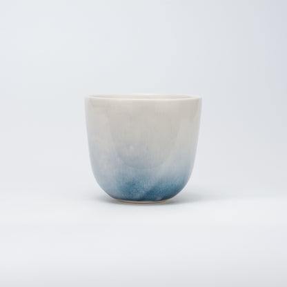 Håndlavet porcelæn kaffekop | MK Studio | Blå pletter