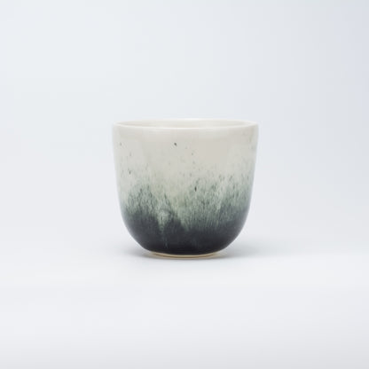 Håndlavet porcelæn kaffekop | MK Studio | Sorte pletter
