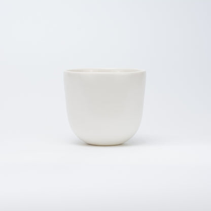 Håndlavet porcelæn kaffekop | MK Studio | Hvid måtte